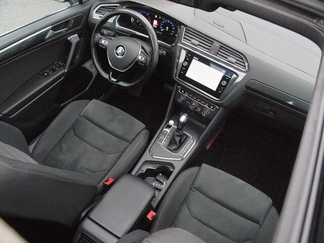 Volkswagen TIGUAN Allspace 1.5 TSI Highline Business R 7p. | Panoramadak | Trekhaak | Camera | Sfeerverlichting | Apple Carplay | NL-Auto |