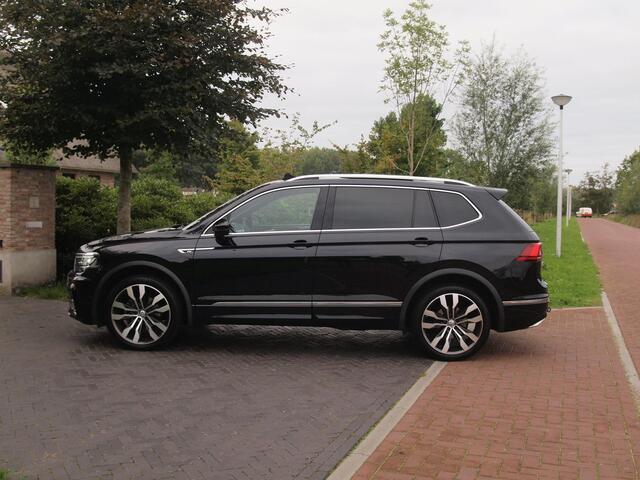 Volkswagen TIGUAN Allspace 1.5 TSI Highline Business R 7p. | Panoramadak | Trekhaak | Camera | Sfeerverlichting | Apple Carplay | NL-Auto |