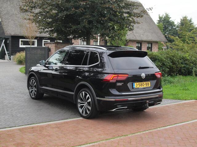 Volkswagen TIGUAN Allspace 1.5 TSI Highline Business R 7p. | Panoramadak | Trekhaak | Camera | Sfeerverlichting | Apple Carplay | NL-Auto |