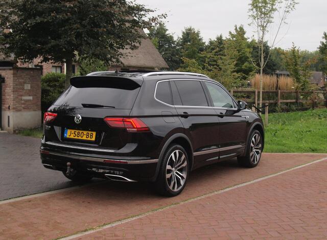 Volkswagen TIGUAN Allspace 1.5 TSI Highline Business R 7p. | Panoramadak | Trekhaak | Camera | Sfeerverlichting | Apple Carplay | NL-Auto |