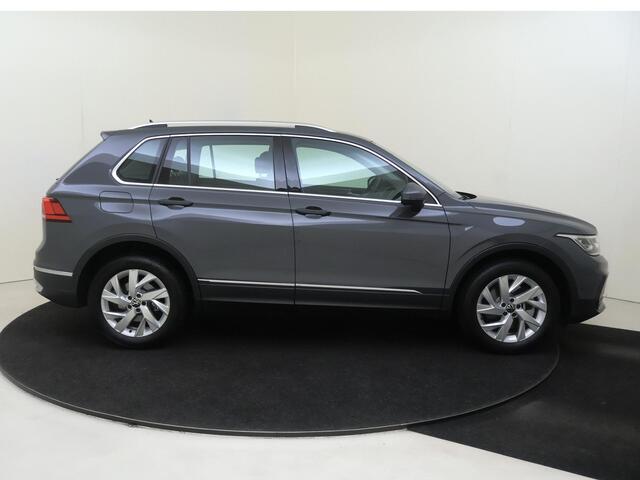 Volkswagen TIGUAN 1.4 TSI Elegance eHybrid | SoH 97% | Trekhaak | Adaptieve demping | Matrix LED verlichting | Adaptieve cruise control | Dodehoekdetectie | Parkeersensoren | Stoel- en stuurwielverwarming |