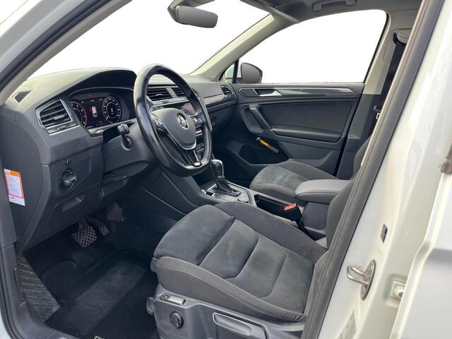 Volkswagen TIGUAN 2.0 TSi DSG-aut. 4Motion Highline R-Line NL Auto | 11-2017 | Pano dak | Trekhaak | 20" | Stoelverwarming | Etc.