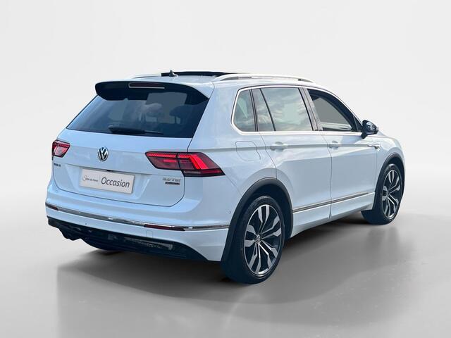 Volkswagen TIGUAN 2.0 TSi DSG-aut. 4Motion Highline R-Line NL Auto | 11-2017 | Pano dak | Trekhaak | 20" | Stoelverwarming | Etc.