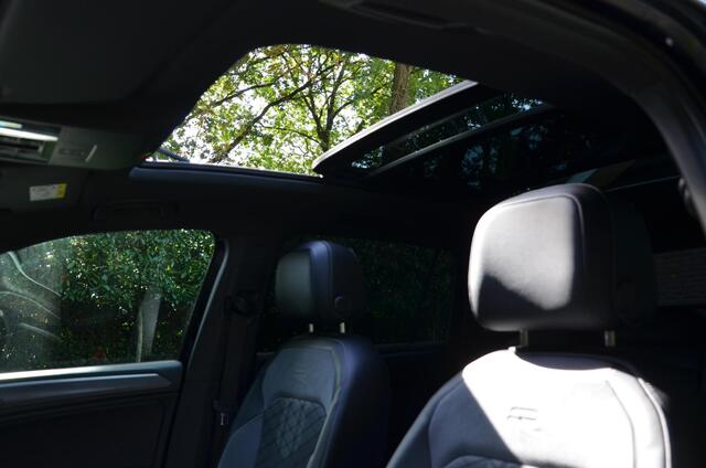Volkswagen TIGUAN 1.4 TSI eHybrid R-Line Business+ Automaat/Navi/Pdc/Ecc/Achteruitrijcamera/Panoramadak/Virtueel dashboard/Privacy-Glass/Cr-Controle/20-Inc Lmv/Cruise control adaptief/Koplampverlichting LED Matrix/Trekhaak