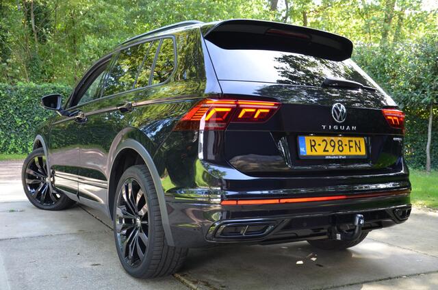 Volkswagen TIGUAN 1.4 TSI eHybrid R-Line Business+ Automaat/Navi/Pdc/Ecc/Achteruitrijcamera/Panoramadak/Virtueel dashboard/Privacy-Glass/Cr-Controle/20-Inc Lmv/Cruise control adaptief/Koplampverlichting LED Matrix/Trekhaak