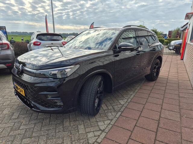 Volkswagen TIGUAN 1,5 eHybrid 204 Pk R-Line Edt Trekhaak Panorama Side Assist Blackstyle