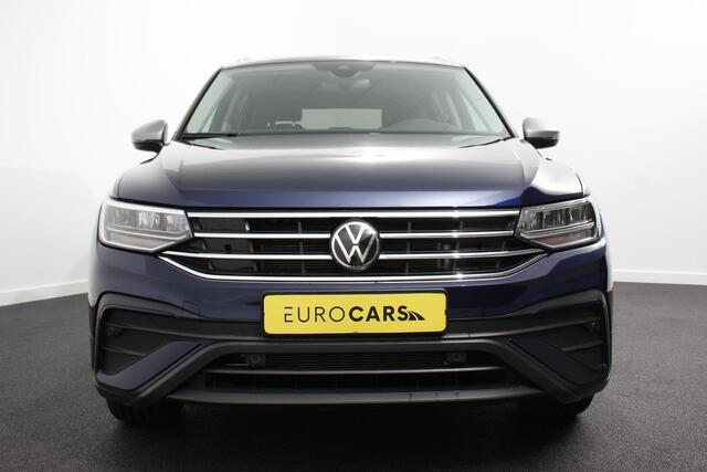 Volkswagen TIGUAN Allspace 1.5 TSI 150pk DSG Life 7p. Navigatie Climate Control Adaptieve cruise control Achteruitrijcamera Trekhaak Virtual Cockpit Elektrische achterklep Stoelverwarming Led Lichtmetalen velgen Parkeersensoren