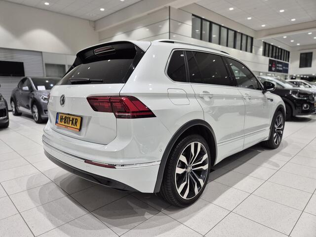 Volkswagen TIGUAN 1.5 TSI ACT R-line | Panoramadak | Massage | Adaptieve cruise control | Stoelverwarming |