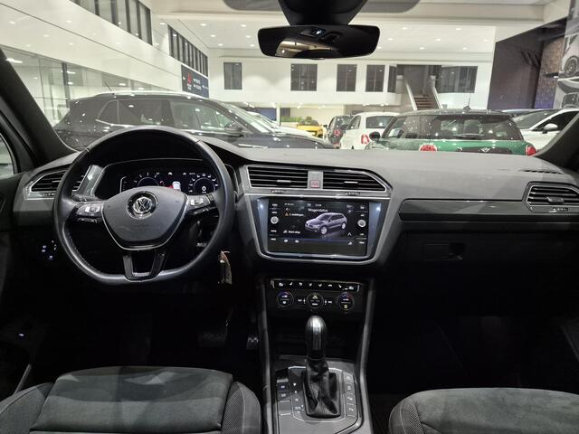 Volkswagen TIGUAN 1.5 TSI ACT R-line | Panoramadak | Massage | Adaptieve cruise control | Stoelverwarming |
