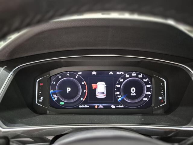 Volkswagen TIGUAN 1.5 TSI ACT R-line | Panoramadak | Massage | Adaptieve cruise control | Stoelverwarming |