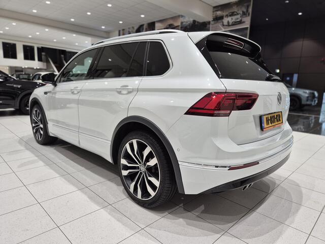 Volkswagen TIGUAN 1.5 TSI ACT R-line | Panoramadak | Massage | Adaptieve cruise control | Stoelverwarming |