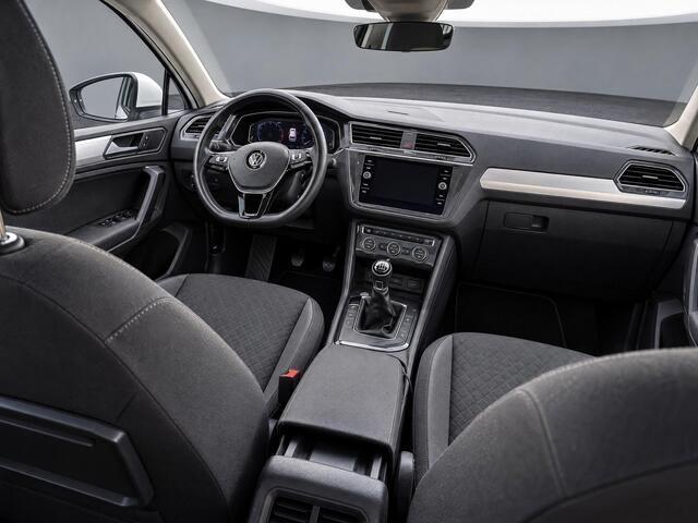 Volkswagen TIGUAN 1.5 TSI ACT Comfortline Business / Pano / Parkeersensoren voor en achter / Navi / Adaptive Cruise Control / App-Connect