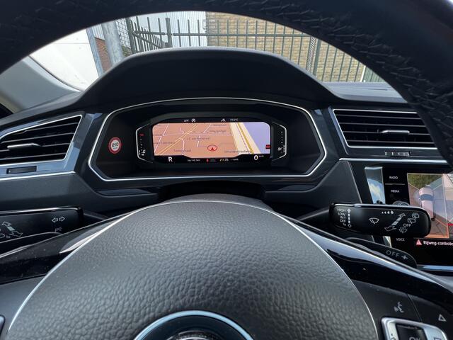 Volkswagen TIGUAN 2.0 TDI 4Motion Highline Business R Black Style / Head Up / 360 Camera / Adaptief Demping / 20" Black Style Velg / Afn Trek Haak / CarPlay / Digi Dash / Afn Trekhaak / Privacy Glas / Navigatie / 1e Eigenaar!
