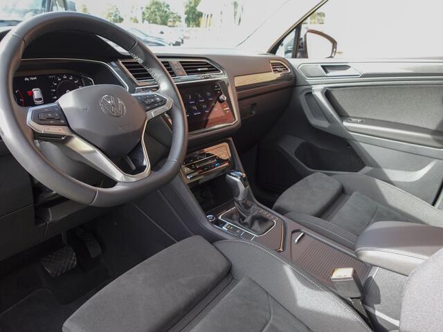 Volkswagen TIGUAN 1.5 TSI 150pk DSG Elegance Navigatie Apple Carplay / Android Auto Parkeersensoren Camera Adaptieve Cruise Control Stuur-en stoelverwarming Matrix LED-koplampen Virtual Cockpit Getinte ramen Climate Control ErgoActive stoelen