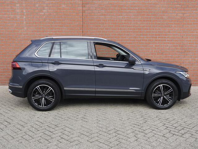 Volkswagen TIGUAN 1.5 TSI 150pk DSG Elegance Navigatie Apple Carplay / Android Auto Parkeersensoren Camera Adaptieve Cruise Control Stuur-en stoelverwarming Matrix LED-koplampen Virtual Cockpit Getinte ramen Climate Control ErgoActive stoelen