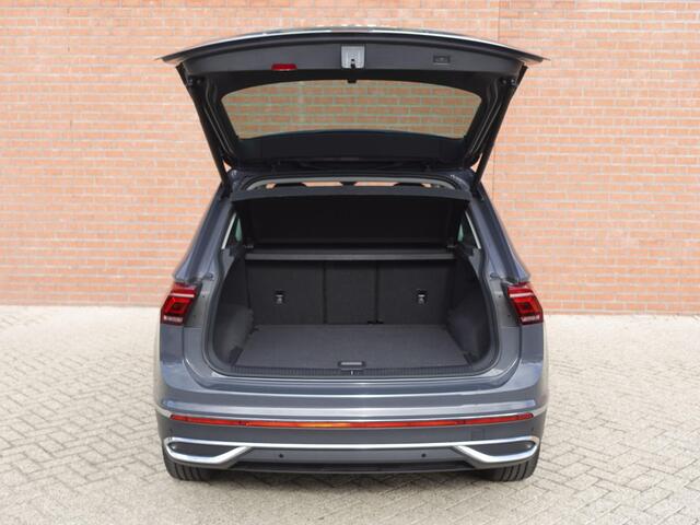 Volkswagen TIGUAN 1.5 TSI 150pk DSG Elegance Navigatie Apple Carplay / Android Auto Parkeersensoren Camera Adaptieve Cruise Control Stuur-en stoelverwarming Matrix LED-koplampen Virtual Cockpit Getinte ramen Climate Control ErgoActive stoelen