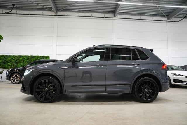 Volkswagen TIGUAN 1.5 TSI R-Line * Pano - Trekhaak - Camera - Black Style - ACC - Blind Spot - 20" - IQ Light - Head Up *