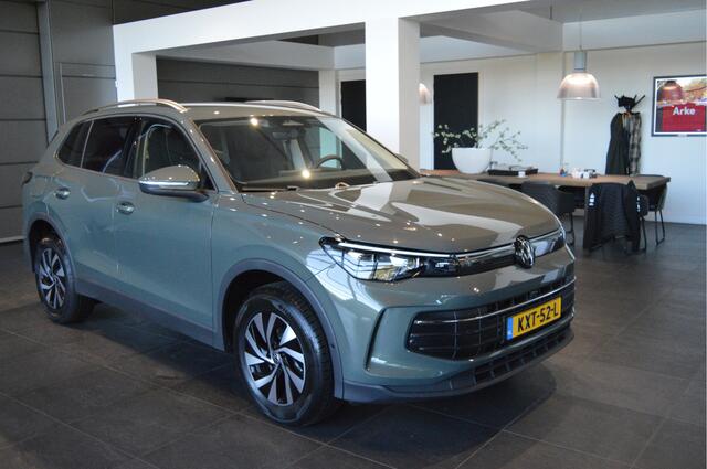 Volkswagen TIGUAN 1.5 eHybrid Life carplay cruise camera led 17 inch !!