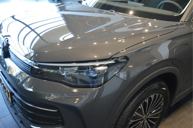 Volkswagen TIGUAN 1.5 eHybrid Life carplay cruise camera led 18 inch !!