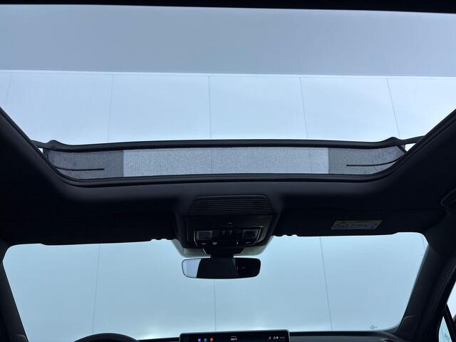 Volkswagen TIGUAN 1.5 eHybrid R-Line Edition 204 pk Automaat (DSG) | Verlengde garantie | Navigatie | Panoromadak | Trekhaak (wegklapbaar) | Parkeersensoren (Park assist) | Rondomzicht camera | Stoelverwarming | R-Line |