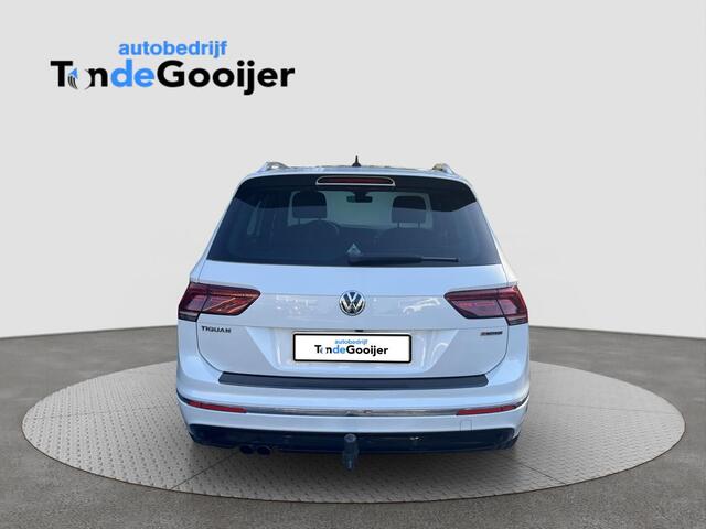 Volkswagen TIGUAN 1.4 TSi DSG 4Motion Highline R-LINE | LEER | EL. TREKHAAK | 360 CAMERA | 20"| HUD | STANDKACHEL |