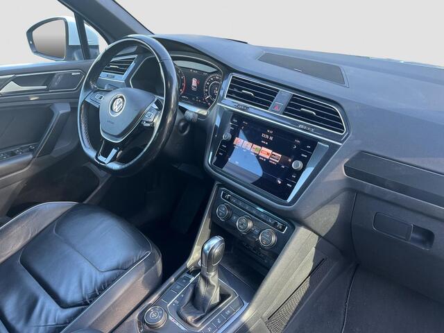 Volkswagen TIGUAN 1.4 TSi DSG 4Motion Highline R-LINE | LEER | EL. TREKHAAK | 360 CAMERA | 20"| HUD | STANDKACHEL |
