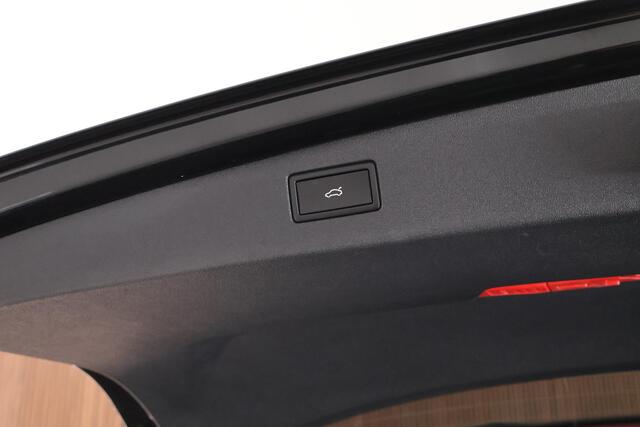 Volkswagen TIGUAN 1.5 eTSI 150pk DSG R-Line Edition Trekhaak 360Camera harman/kardon HUD Keyless Panoramadak Navigatie