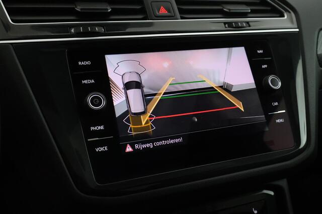 Volkswagen TIGUAN 1.5 TSI 150pk DSG R-Line Business+ Trekhaak Camera Keyless Stoelverwarming Panoramadak Navigatie