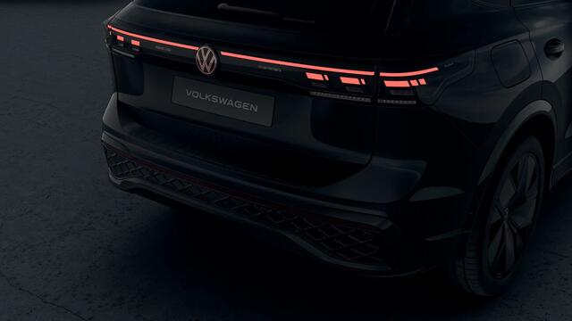 Volkswagen TIGUAN Edition 20 | 30,5 cm display met 2D en 3D weergave | Automatische afstandsregeling (Adaptive Cruise Control) | Diefstalalarm