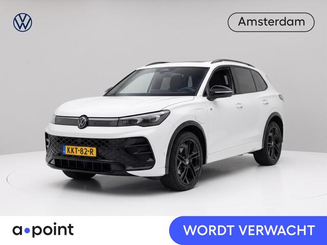 Volkswagen TIGUAN 1.5 eHybrid R-Line Edition 204 pk Automaat (DSG) | Verlengde garantie | Navigatie | Panoramadak | Trekhaak (wegklapbaar) | Parkeersensoren (Park assist) | Rondomzicht camera | Stoelverwarming | R-Line |