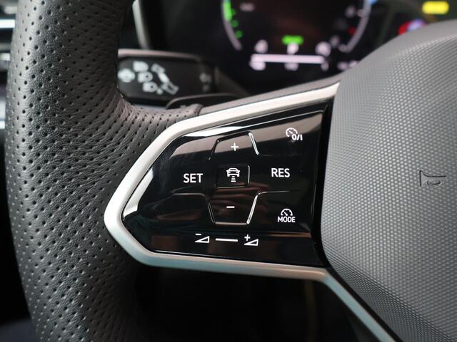 Volkswagen TOUAREG 3.0 TSi eHybrid 4MOTION R | 462 PK | Trekhaak ( elektrisch wegklapbaar ) | Luchtvering | Head-Up display | HD Matrix verlichting |