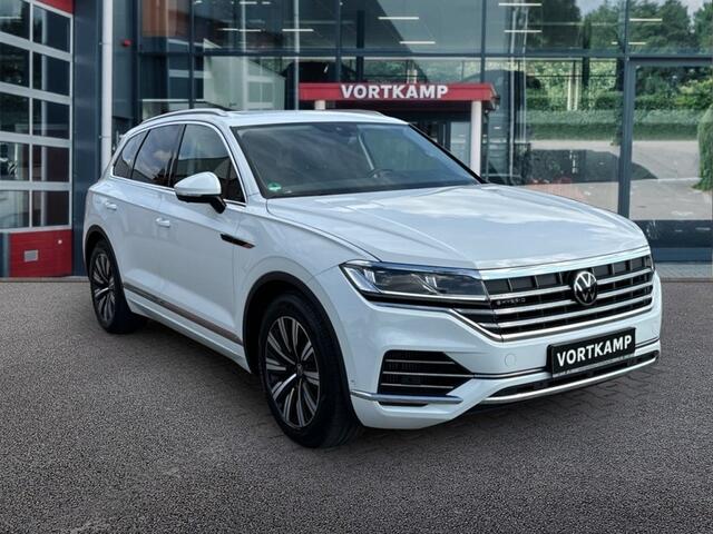 Volkswagen TOUAREG 3.0 TSI ELEGANCE 4MOTION EHYBRID PANO-DAK/TREKHAAK/LEDER/CAMERA
