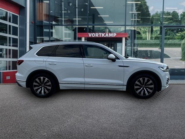 Volkswagen TOUAREG 3.0 TSI ELEGANCE 4MOTION EHYBRID PANO-DAK/TREKHAAK/LEDER/CAMERA