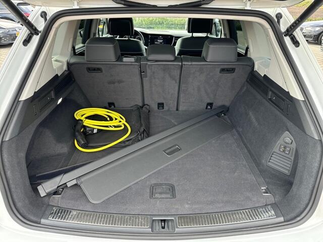 Volkswagen TOUAREG 3.0 TSI ELEGANCE 4MOTION EHYBRID PANO-DAK/TREKHAAK/LEDER/CAMERA