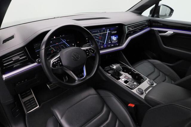 Volkswagen TOUAREG R 3.0 TSi 462 pk tiptronic E-Hybrid 4MOTION | Panoramadak | Trekhaak | Leder | Nachtzicht | Geheugen-/massagestoelen | Stoelventilatie | Rondomzicht camera