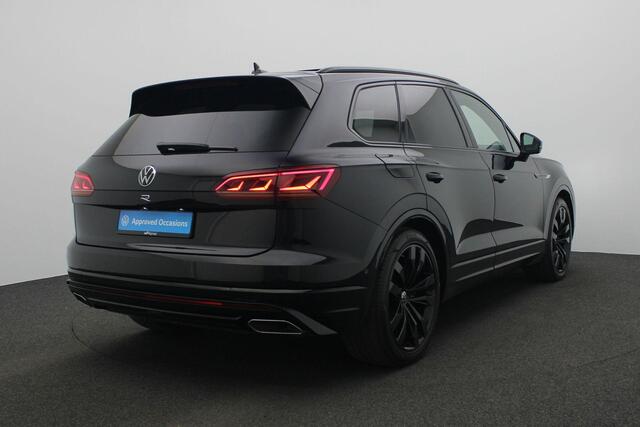 Volkswagen TOUAREG R 3.0 TSi 462 pk tiptronic E-Hybrid 4MOTION | Panoramadak | Trekhaak | Leder | Nachtzicht | Geheugen-/massagestoelen | Stoelventilatie | Rondomzicht camera