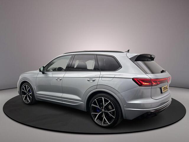 Volkswagen TOUAREG R 3.0 TSI eHybrid 462pk Tiptronic Trekhaak, Luchtvering, Panoramadak, Adaptive cruise control, Elektrische achterklep, LED matrix koplampen, 360 camera, Lederen bekleding