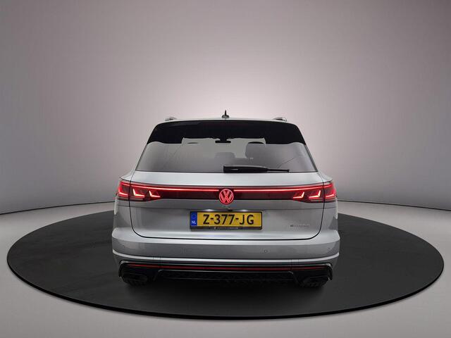 Volkswagen TOUAREG R 3.0 TSI eHybrid 462pk Tiptronic Trekhaak, Luchtvering, Panoramadak, Adaptive cruise control, Elektrische achterklep, LED matrix koplampen, 360 camera, Lederen bekleding