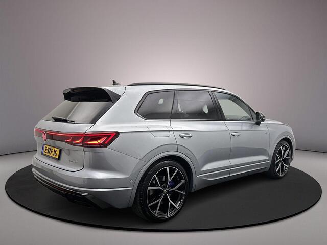 Volkswagen TOUAREG R 3.0 TSI eHybrid 462pk Tiptronic Trekhaak, Luchtvering, Panoramadak, Adaptive cruise control, Elektrische achterklep, LED matrix koplampen, 360 camera, Lederen bekleding