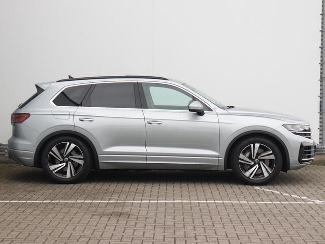 Volkswagen TOUAREG 3.0 TSi eHybrid 4MOTION Elegance | Luchtvering | Trekhaak (3500kg) | Panoramadak | Leder | 360° camera | Stoelverwarming en -ventilatie |