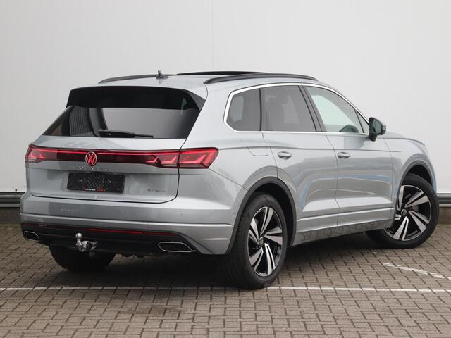 Volkswagen TOUAREG 3.0 TSi eHybrid 4MOTION Elegance | Luchtvering | Trekhaak (3500kg) | Panoramadak | Leder | 360° camera | Stoelverwarming en -ventilatie |