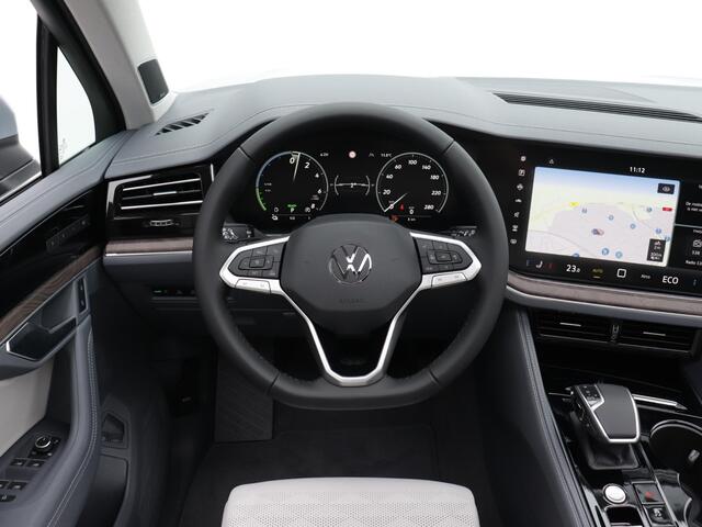 Volkswagen TOUAREG 3.0 TSi eHybrid 4MOTION Elegance | Luchtvering | Trekhaak (3500kg) | Panoramadak | Leder | 360° camera | Stoelverwarming en -ventilatie |