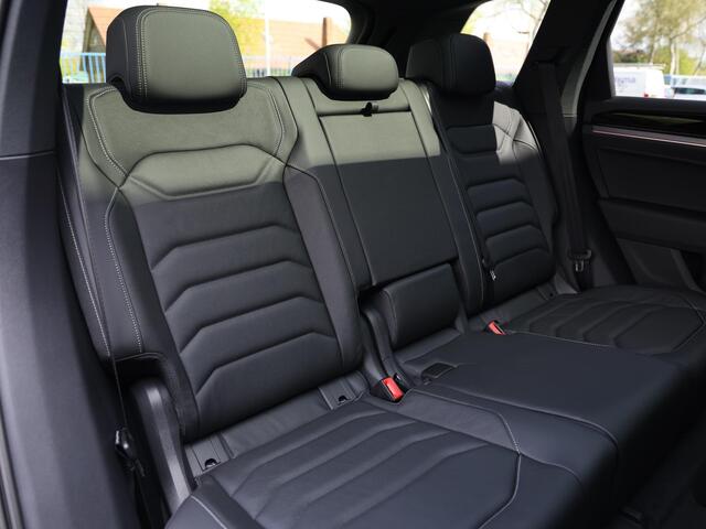 Volkswagen TOUAREG R 3.0 eHybid 340 kW / 462 pk SUV 8 vesn. Tiptonic 4 Motion | Panoramadak | Trekhaak | Luchtvering | Black pack