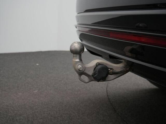 Volkswagen TOUAREG 3.0 TSi 462 pk tiptronic eHybrid 4MOTION R | Panoramadak | Trekhaak | Puglia leder | Geheugen-/massagestoelen |