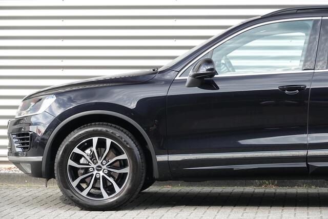 Volkswagen TOUAREG 3.0 TDI Exclusive Series R-Line | Panoramadak | Trekhaak | Memory | Camera | DAB |