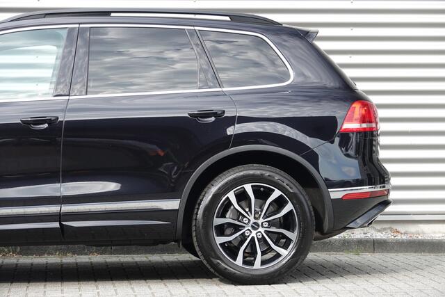Volkswagen TOUAREG 3.0 TDI Exclusive Series R-Line | Panoramadak | Trekhaak | Memory | Camera | DAB |