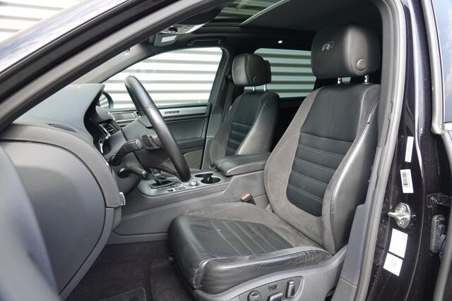 Volkswagen TOUAREG 3.0 TDI Exclusive Series R-Line | Panoramadak | Trekhaak | Memory | Camera | DAB |