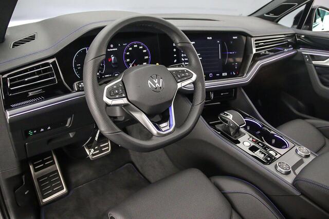Volkswagen TOUAREG R 3.0 TSI eHybrid 462pk Tiptronic Trekhaak, Luchtvering, DYN audio, Lederen bekleding, Panoramadak, Head up display, Elektrische achterklep, Adaptive cruise control