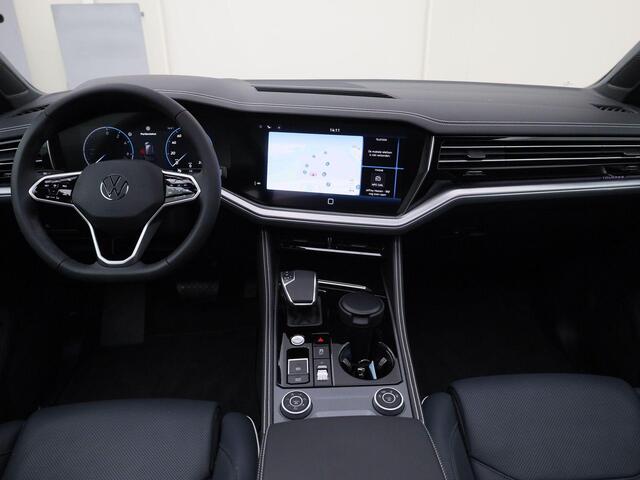 Volkswagen TOUAREG 3.0 TSieHybrid 280kW/381PK 4MOTION Elegance · Panoramadak · Leder · Trekhaak · Garantie tot 17-01-2029 of 100000km
