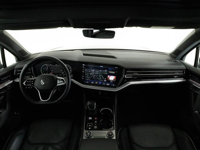 Volkswagen TOUAREG 3.0 TSI 381 PK eHybrid 4MOTION Elegance | LED Plus | Panoramadak | SoftClose | Head-Up | Nightvision | Trekhaak |